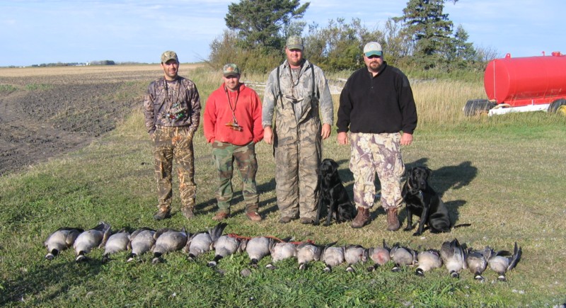 The team turnin' it loose on the goose.